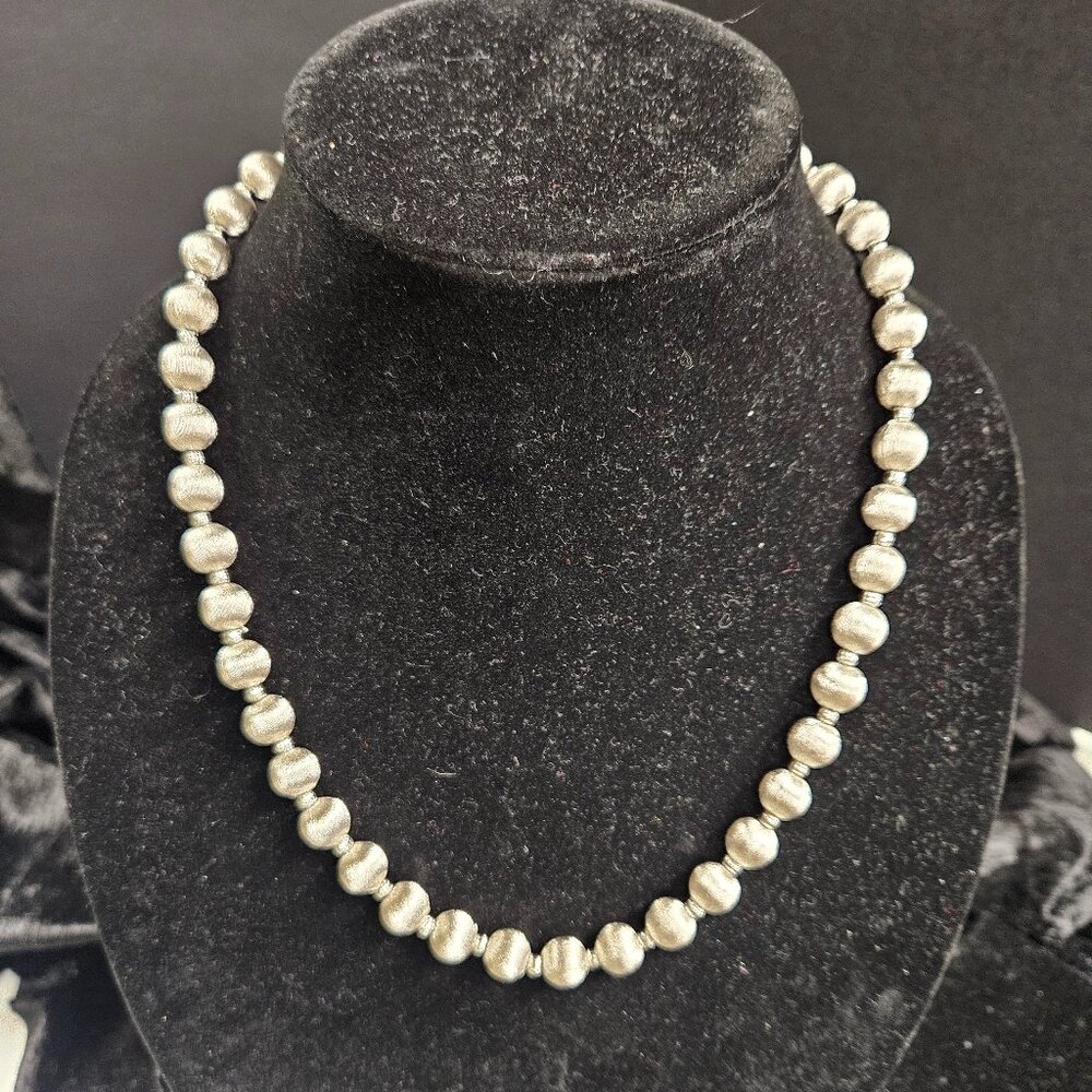 Silver tone metal beaded necklace - 9 1/2"